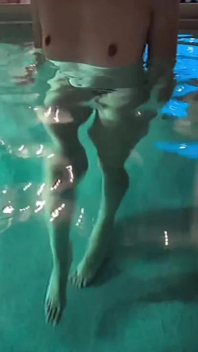 Dogging White Girl in the Pool POV