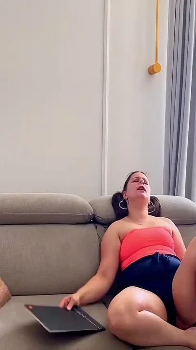 Watching Him Fixing Aircon Made Me Want to Suck His Dick