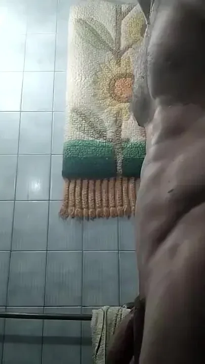 Genius naked in bath