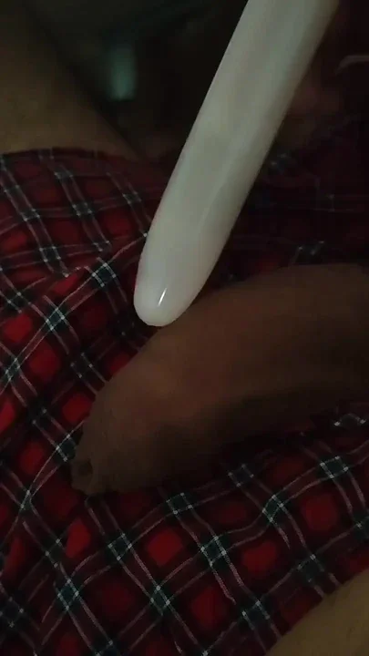 Shooting a big load using a vibrator on my cock I almost hit my face