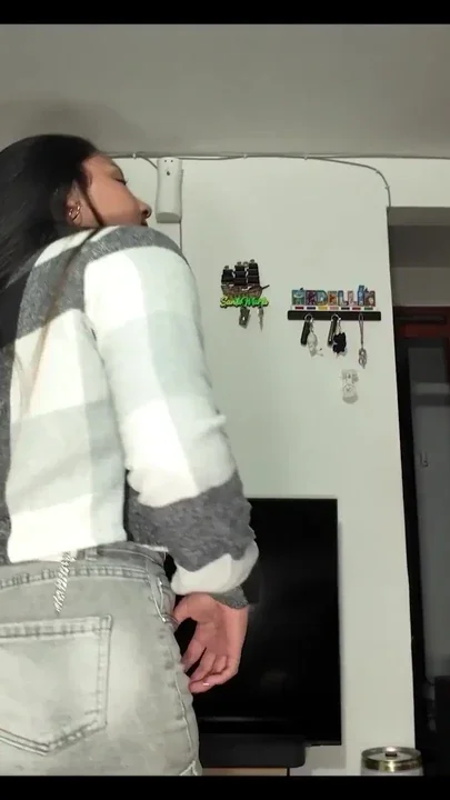 This is what happens when you agree to have sex on the first date Clip 1
