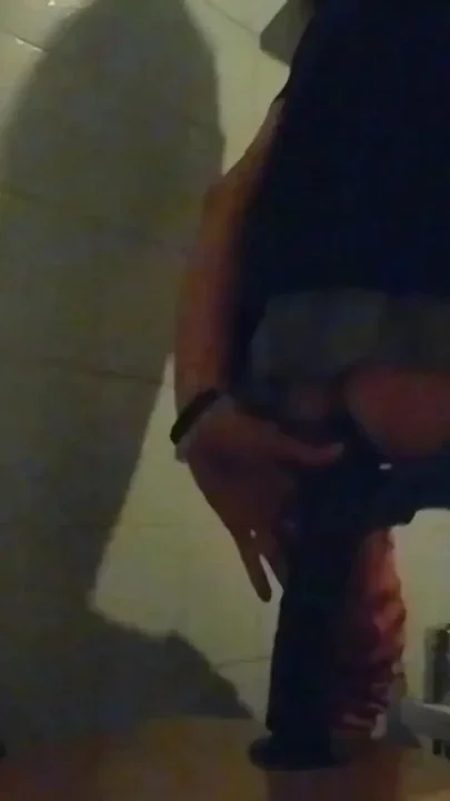 Nino has a great time with her boyfriend getting into the bathroom