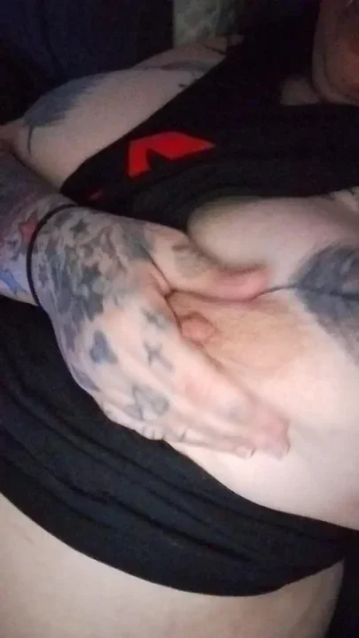 Play with my tits with me