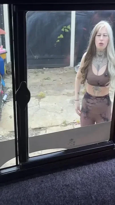 Bts - Watch Some Behind the Scenes Footage From Tom and Lila's Shoot