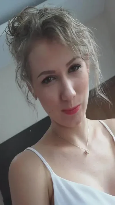 Blonde babe give a nice blowjob and a fuck