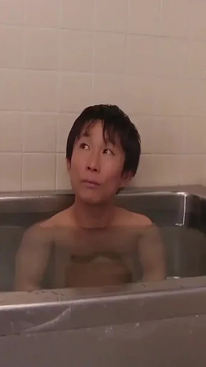 I Met a Vulgar Lady Again When I Went Back to My Hometown and She Shared a Room
