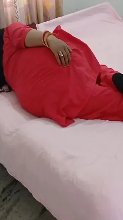 Desi Bhabhi Alone in the Room and Finger Her Pussy and Cremipie