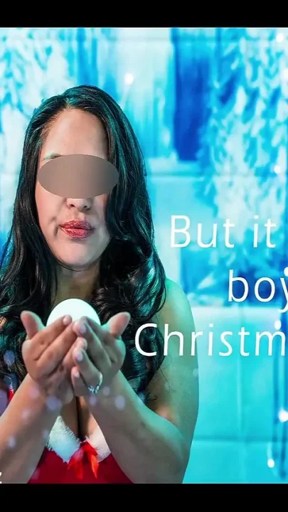 Lisa Didn't Want to Do a Sexy Santa Photoshoot for Her Boyfriend but His Stepdad