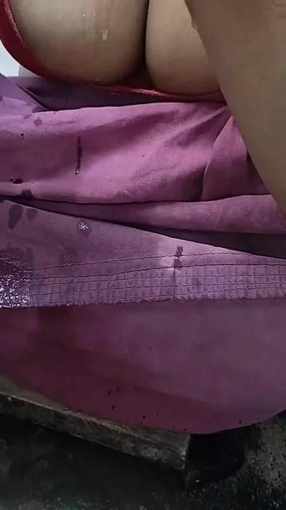 Stepsister-in-law Cleaned Her Pussy While Taking a Bath