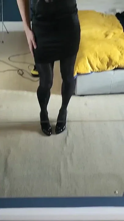 Mmm what a nice black outfit