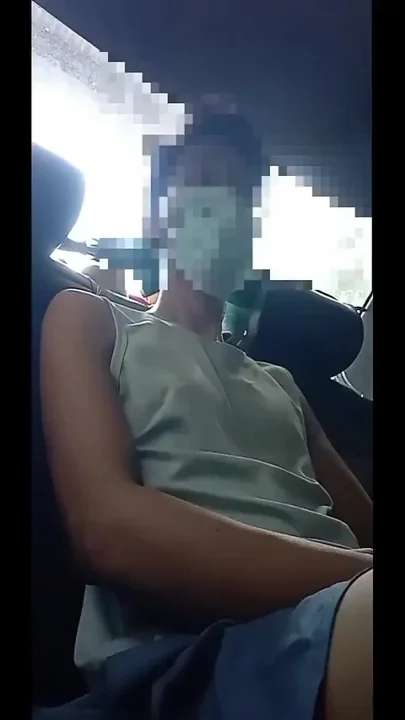 Jakol Sa Parking Lot Tapos May Biglang Lumapit - Pinoy Teen Masturbation
