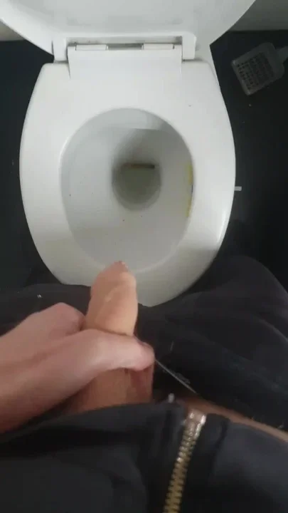 Teen pissing