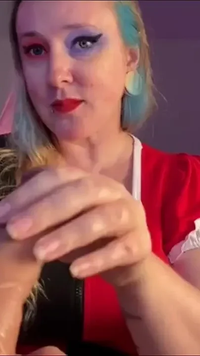 Harley Quinn Does Handjob