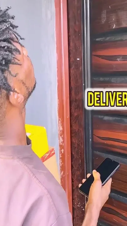 The Delivery Guy Fucked My Ass as I Seduced Him