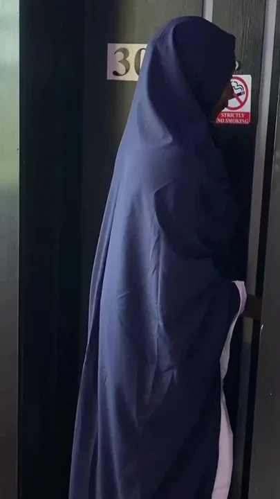 Muslim Lady Sneaks Into Hotel to Fuck a Big Dick