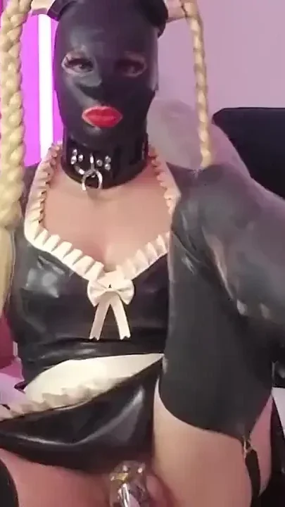 From yesterdays cam session Jessica all dressed up as a Latex Maid