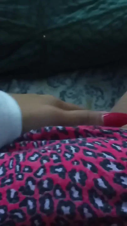 Stepdaughter remembers her stepfather wakes up horny and plays with her pussy