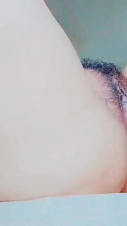 Desi girlfriend is playing fiercely with her pussy the video is from here Indian