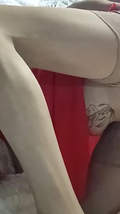 Milf fucks herself with shoe Clip 2