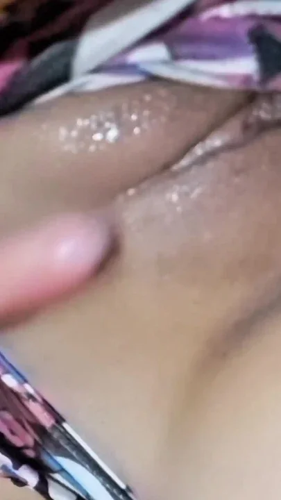 Colombian influencer masturbates for her fans Clip 2