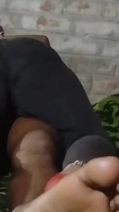 Desi sister-in-law gave a massage and brother-in-law scolded Clip 1