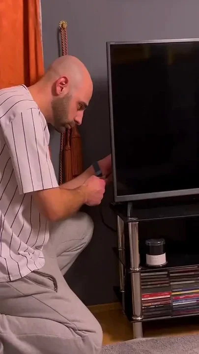 Hot Redhead MILF Getting Squirt & Creampie From TV Repairman