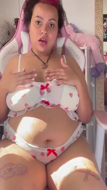 BBW Squrting and Peeing with Hitachi and Dildo