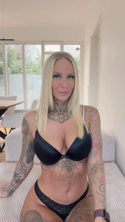 Lara's Action Weekly Live Ticket Show Every Friday 1700 CET on Visit-X Join me now