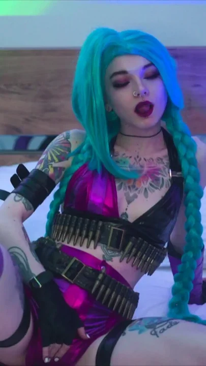 Slutty Jinx has fun with different dildos and gets cum on her face Karneli Bandi