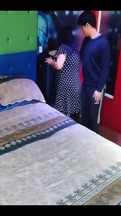 There Are No More Rooms Left at the Hotel I Have to Share a Room with My Stepmother