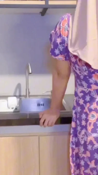 Aunty was harassed by her naughty stepnephew while cooking Clip 1