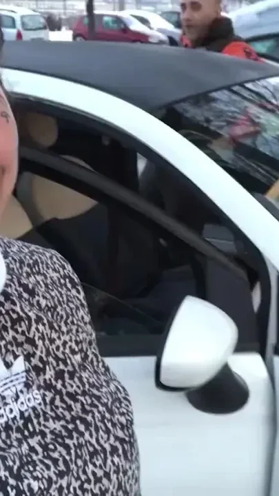 Beautiful nympho Heidi Van Horne sucking MugurPorn cock inside the car