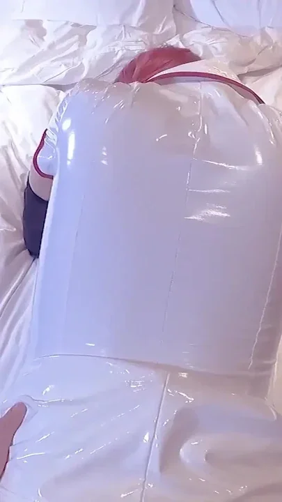 Chainsaw Man Chest massage from behind Makima Nurse cosplayer Japanese Cosplay Clip 1