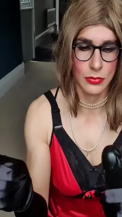 Red satin babydoll cummin in pump