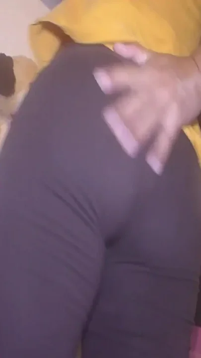 Girlfriend Lets Me Cum on Her Huge Ass - My Hot Cum Spills Her Tight Ass
