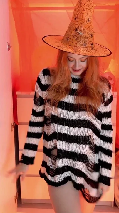 Your Wicked Wardrobe Witch Hump and Squirt on Balloons