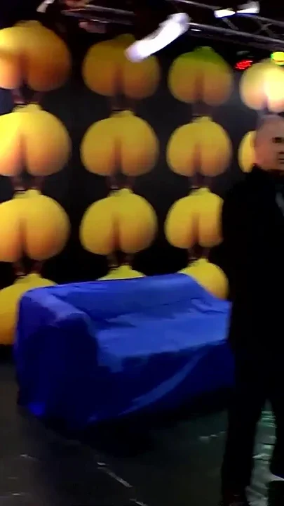 Ggg John Thompson Shows Ficktoria a