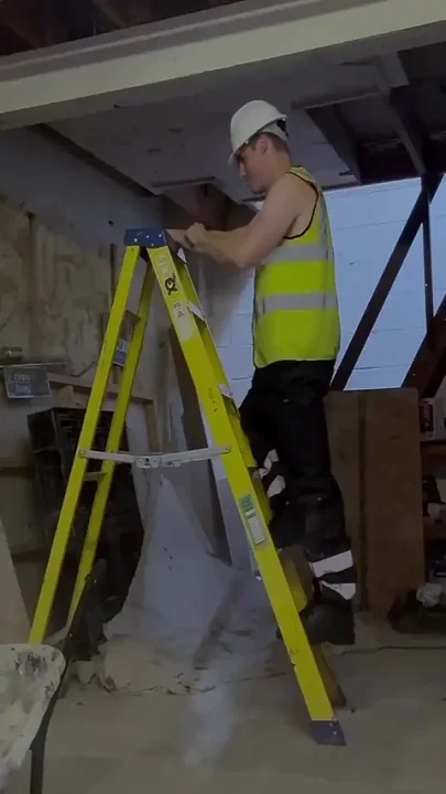 Construction Service Hi-vis Oral Overtime in the Workshop