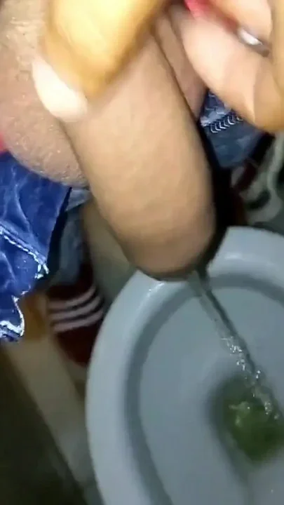 Twink Pissing 1 Minute at the Bar Toilet