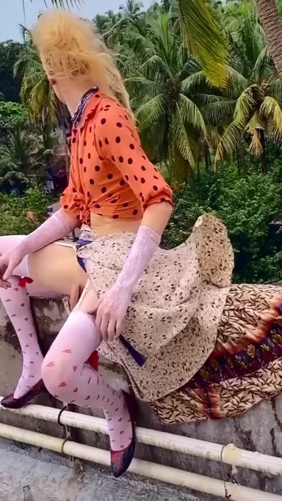 Tranny outdoor cumshot free hands
