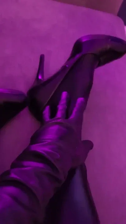 Your Addicted to Watching Me Aren't You Slut Wanting to Touch My Horny Wet Look