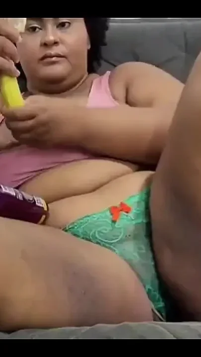 I Masturbate with the Banana My Stepmother Left at Home and Have a Squirt