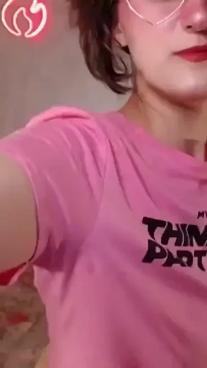 Big Ass Brunette Camgirl Shows Ass and Hole