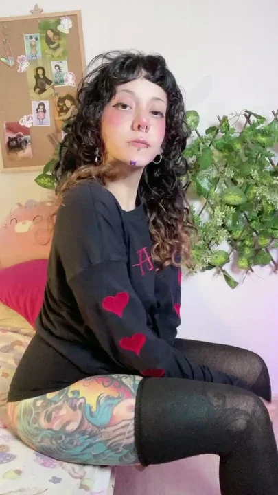 Petite but nasty Latina fire