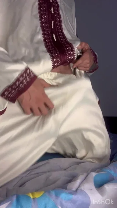 Arab Man Jerks off His Fat Huge Cock