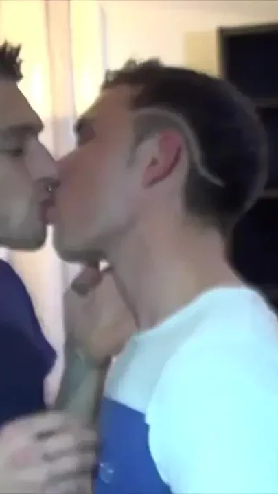 Romantik fucked bareback by Yago in the sofa