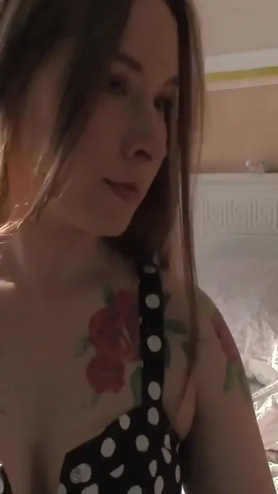 After a Tiring Walk You Urgently Need to Masturbate Wet Pussy
