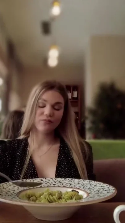 Makes Me Cum in Restaurant - Risky Sex