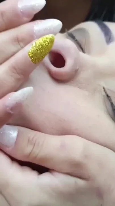 Hands Squeezing Extreme - the Sexy Hands and the Powerful Face Massage