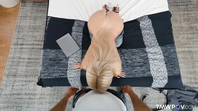 Charming Jessie Ames Flashes Her Neighbor To Get Her Laptop Fixed Properly - TeenMegaWorld